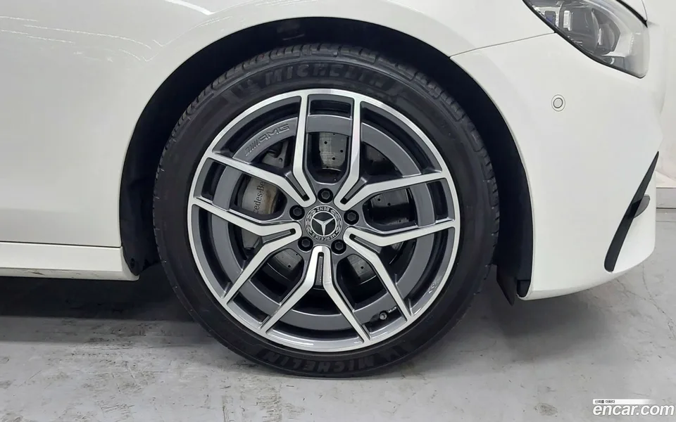 Mercedes-Benz E-Class E220d 4MATIC AMG Line 2023 — миниатюра 5