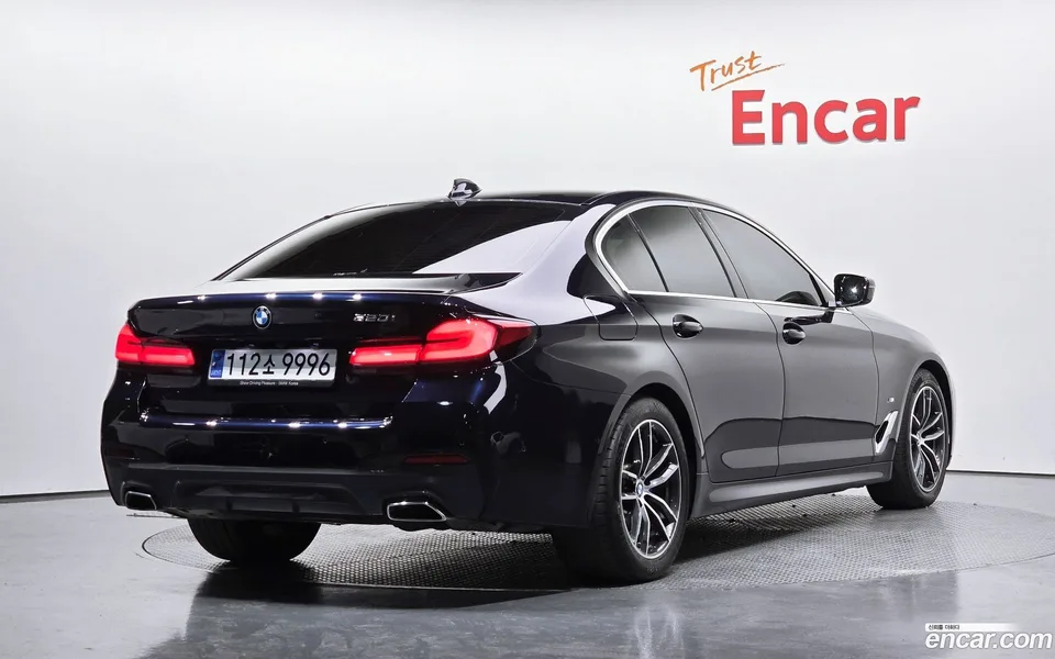 BMW 5 Series 520i M 2023 — миниатюра 2