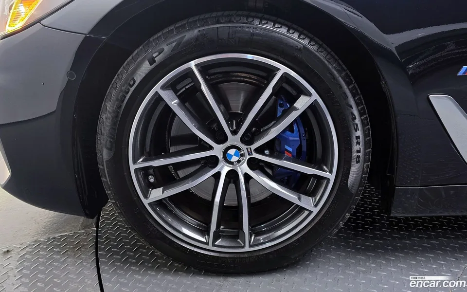 BMW 5 Series 520i M 2023 — миниатюра 5