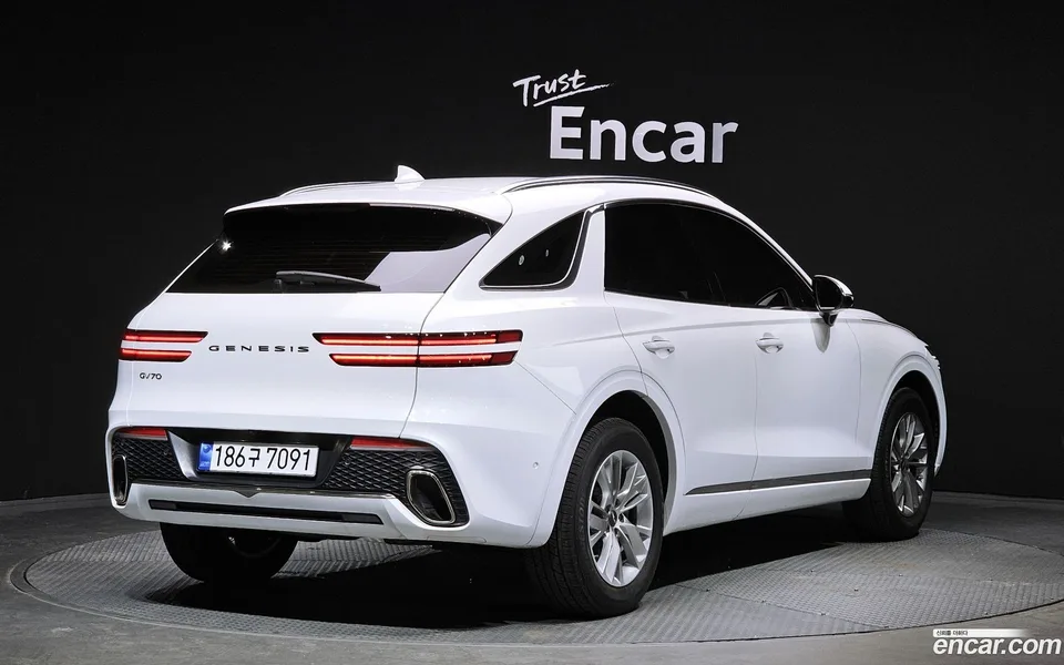 Genesis GV70 2.5T 2WD 2022 — миниатюра 2