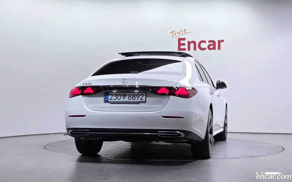 Mercedes-Benz E-Class E200 2025 — миниатюра 4
