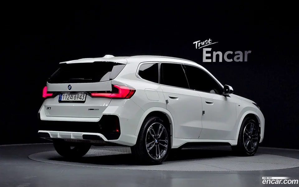 BMW X1 xDrive 20i M 2023 — миниатюра 2