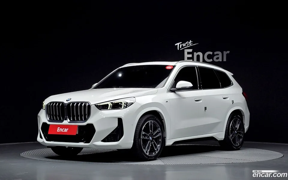 BMW X1 xDrive 20i M 2023 — фото 1, купить с доставкой в Москву