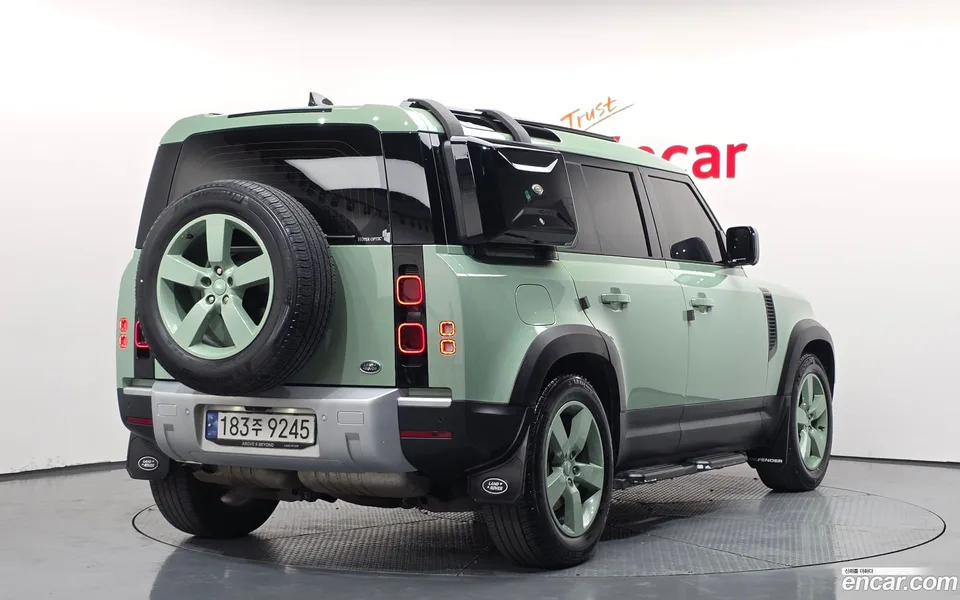 Land Rover Defender 110 D300 75th 2023 — миниатюра 2