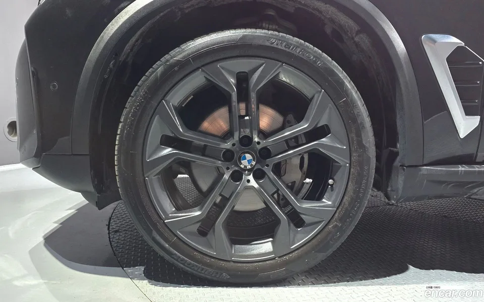 BMW X5 xDrive 40i xLine 2024 — миниатюра 5