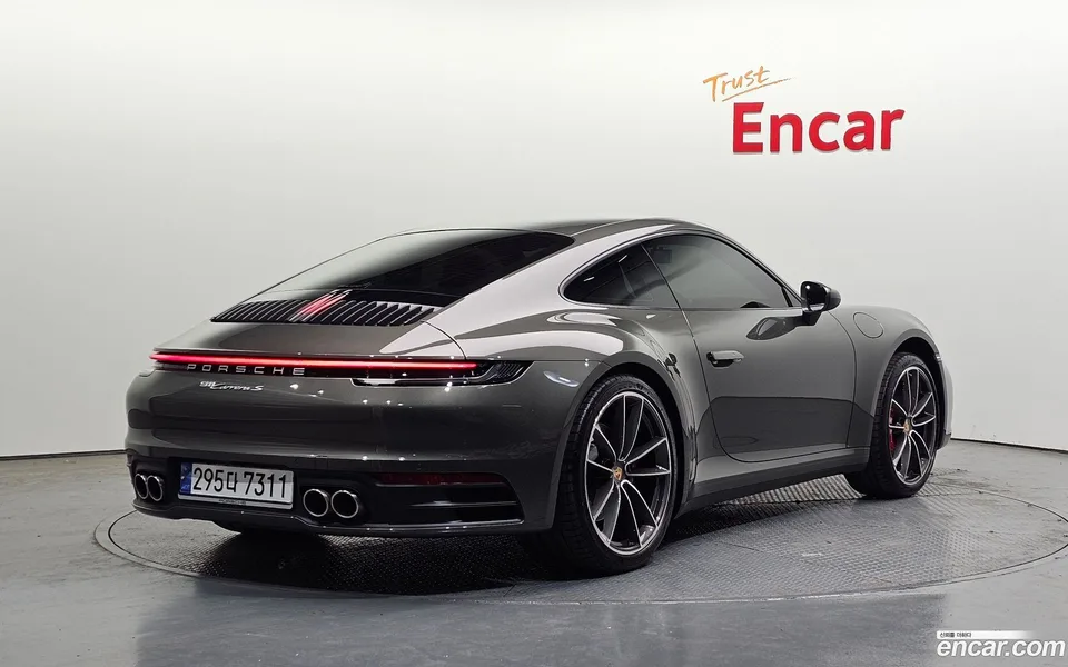 Porsche 911 (992) S 2023 — миниатюра 2
