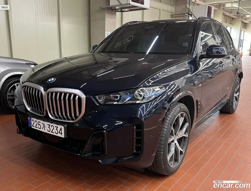 BMW X5 xDrive 40i M 2024 — фото 1, купить с доставкой в Москву