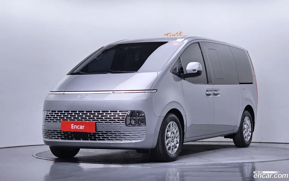 Hyundai Staria 5 2025 — фото 1, купить с доставкой в Москву