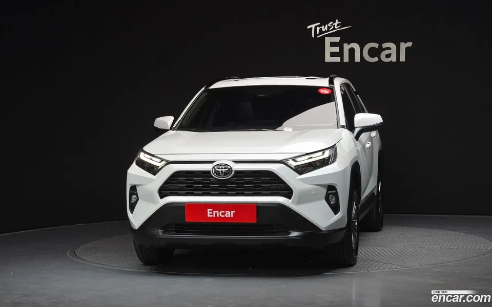 Toyota RAV4 2.5 2WD XLE 2025 — миниатюра 3