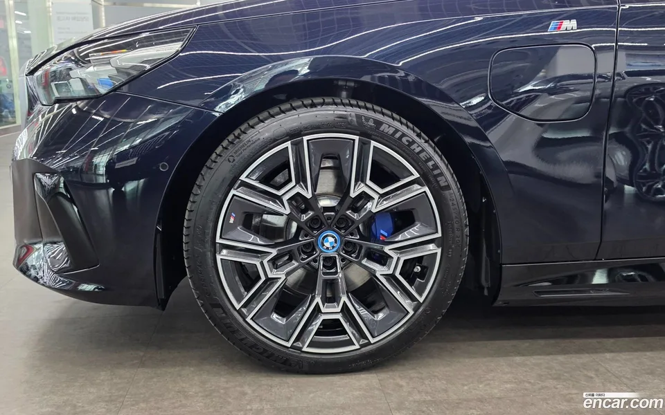 BMW 5 Series 530e M 2025 — миниатюра 2