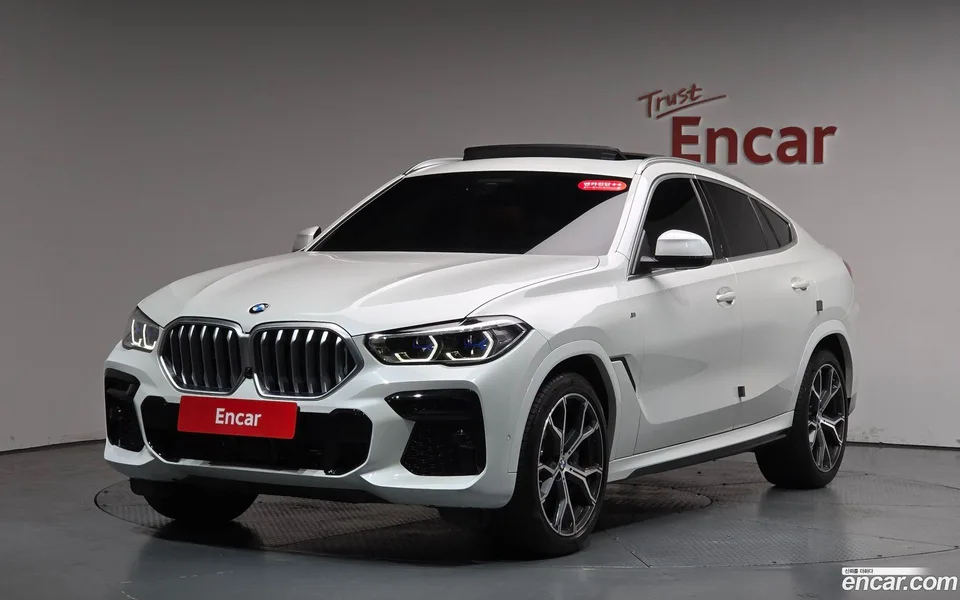BMW X6 xDrive40i M 2022 — фото 1, купить с доставкой в Москву