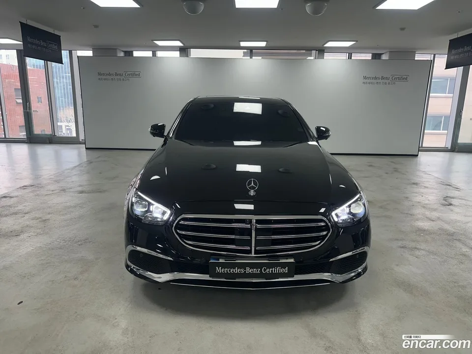 Mercedes-Benz E-Class E300e 4MATIC 2022 — миниатюра 3