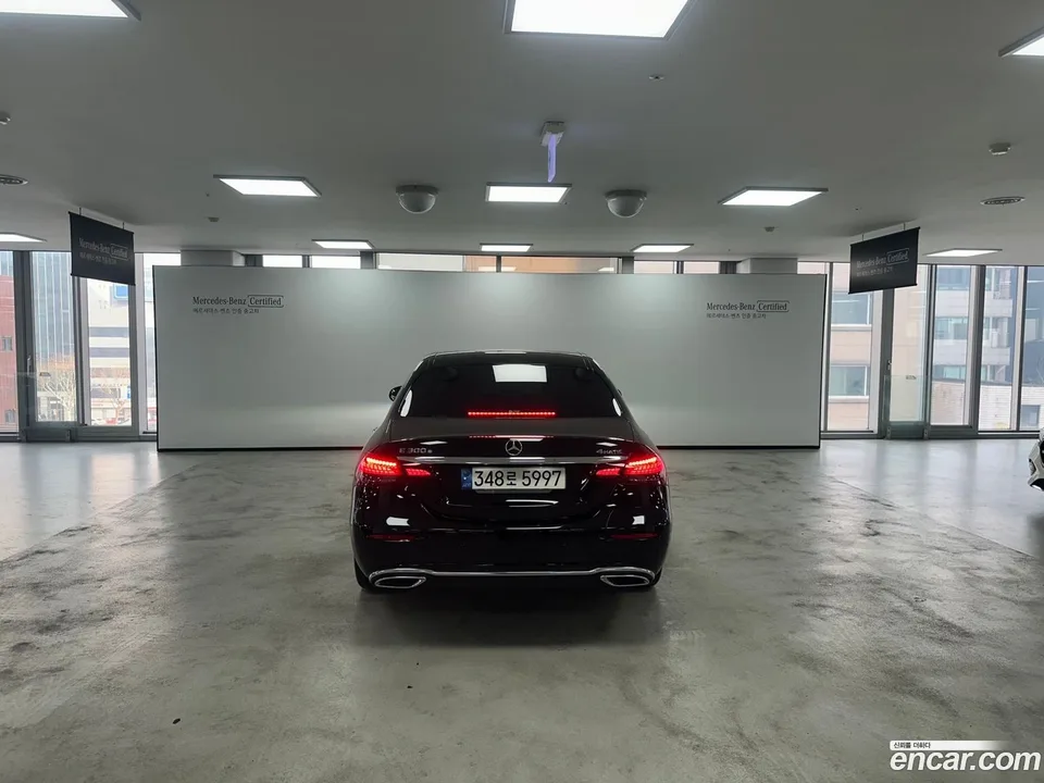 Mercedes-Benz E-Class E300e 4MATIC 2022 — миниатюра 4