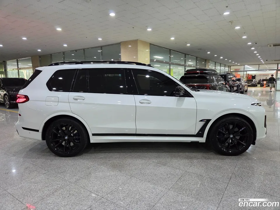 BMW X7 M60i xDrive M 6 2024 — миниатюра 2