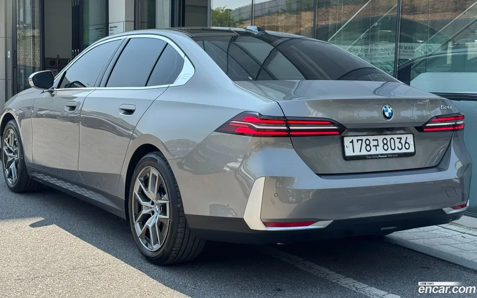BMW 5 Series 520i 2025 — миниатюра 2