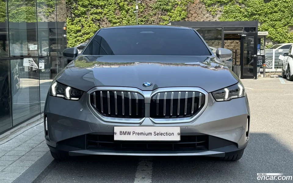 BMW 5 Series 520i 2025 — миниатюра 3