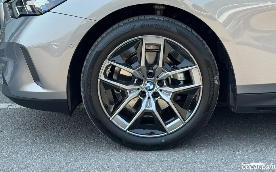 BMW 5 Series 520i 2025 — миниатюра 5