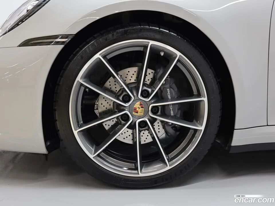 Porsche 911 (992) 4 2023 — миниатюра 5