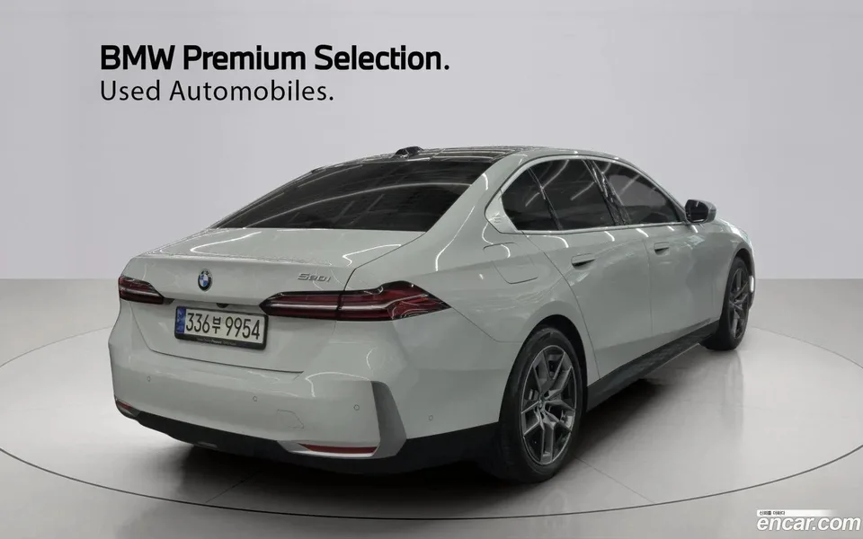 BMW 5 Series 520i 2023 — миниатюра 4