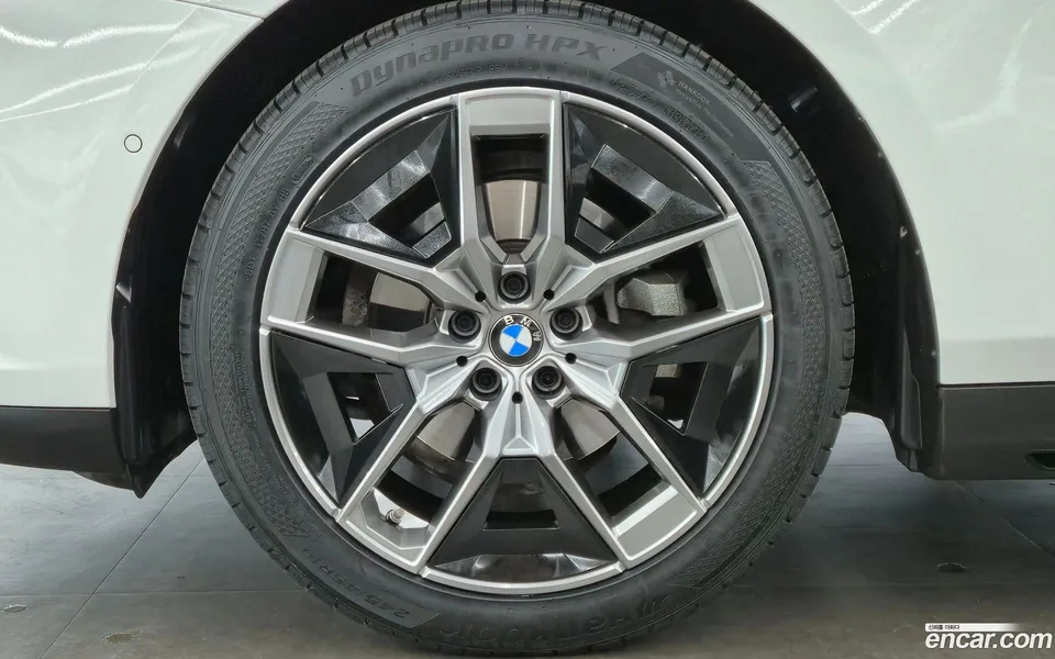 BMW 5 Series 520i 2023 — миниатюра 5