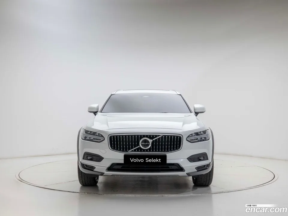 Volvo V90 Cross Country B5 AWD 2025 — миниатюра 2