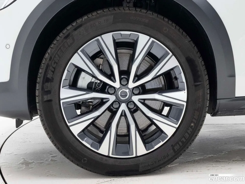 Volvo V90 Cross Country B5 AWD 2025 — миниатюра 5