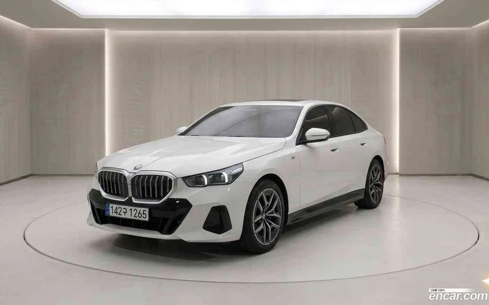 BMW 5 Series 523d M 2025 — фото 1, купить с доставкой в Москву