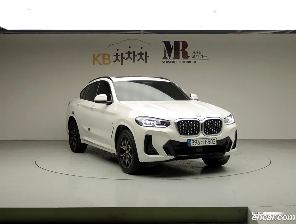 BMW X4 xDrive20i M 2022 — миниатюра 2