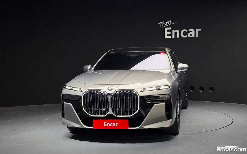 BMW 7 Series 740i xDrive M 2025 — миниатюра 3