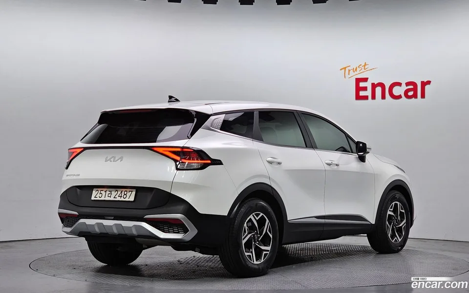 Kia Sportage 2.0 2WD 2023 — миниатюра 2