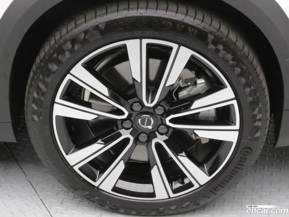 Volvo V60 Cross Country B5 AWD 2025 — миниатюра 5