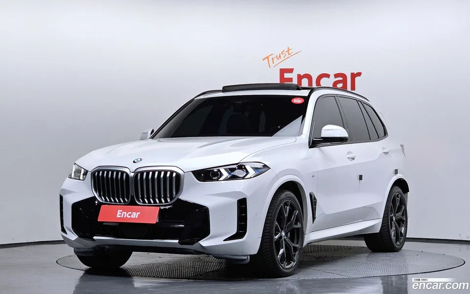 BMW X5 xDrive 40i M 2023 — фото 1, купить с доставкой в Москву