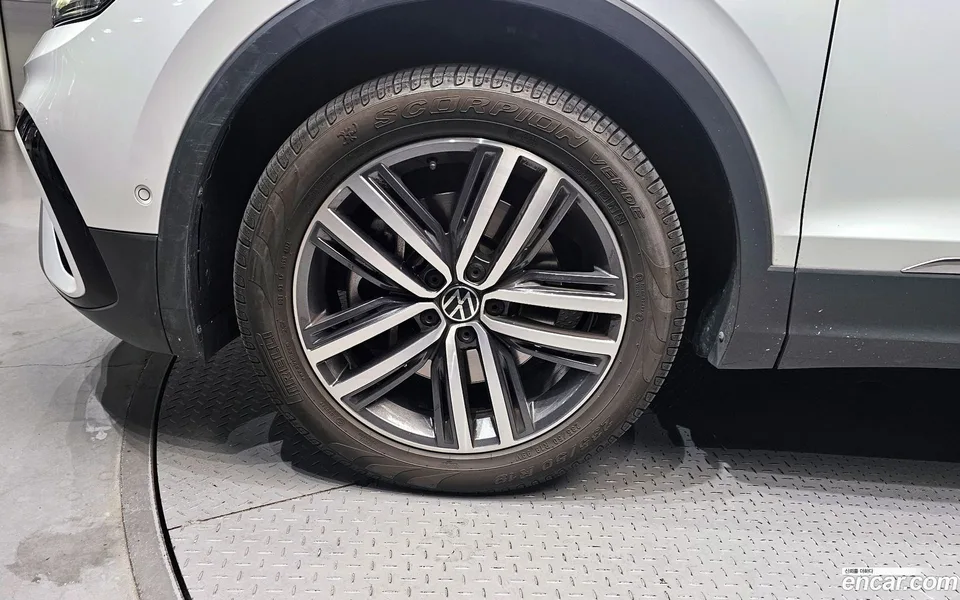 Volkswagen Tiguan Allspace 2.0 TSI 2024 — миниатюра 5