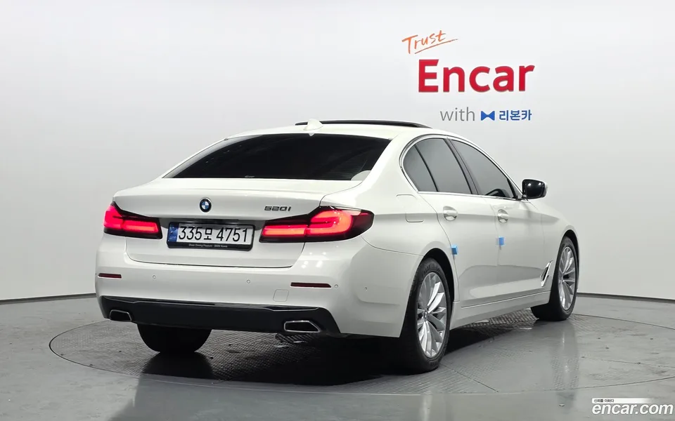 BMW 5 Series 520i 2022 — миниатюра 2