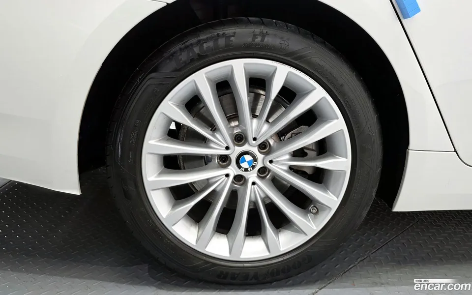 BMW 5 Series 520i 2022 — миниатюра 5