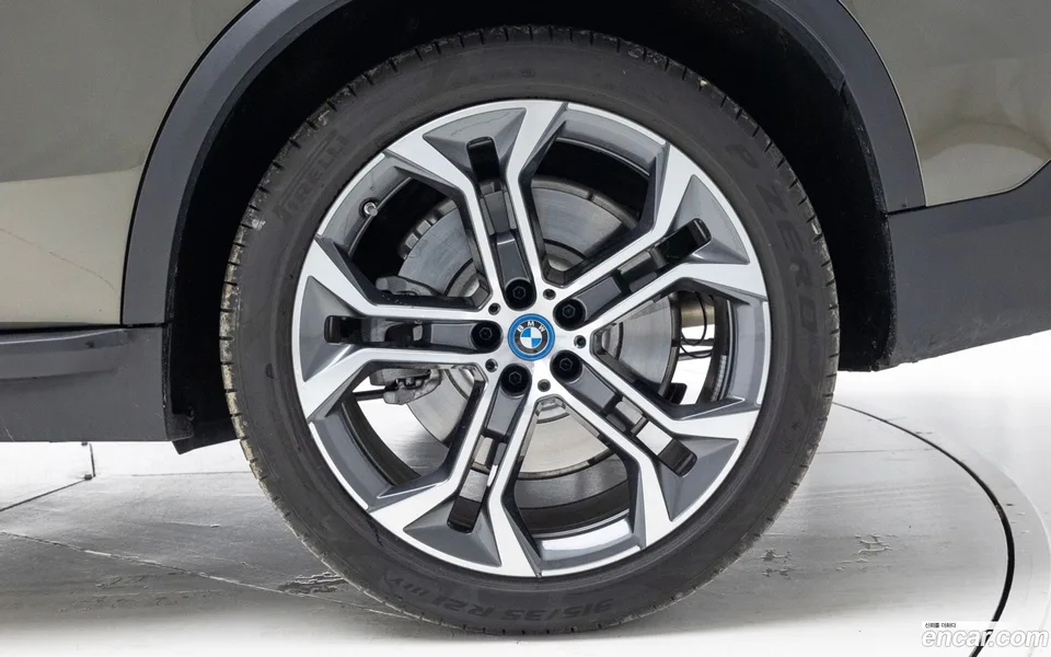 BMW X5 xDrive 50e xLine 2024 — миниатюра 2