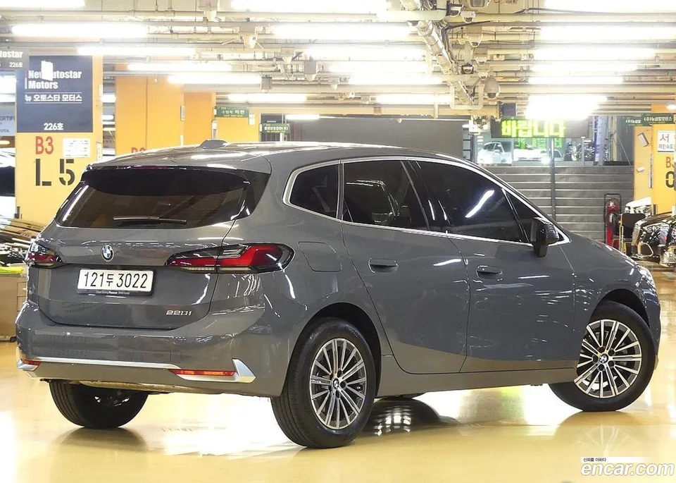 BMW 2 Series Active Tourer 220i 2025 — миниатюра 2