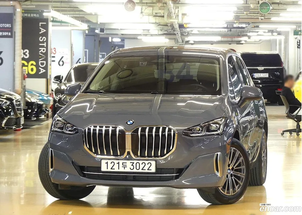 BMW 2 Series Active Tourer 220i 2025 — миниатюра 3