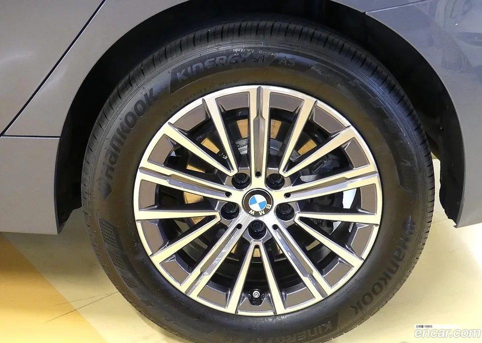 BMW 2 Series Active Tourer 220i 2025 — миниатюра 5