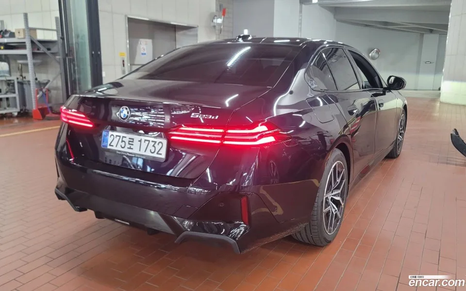 BMW 5 Series 523d M 2025 — миниатюра 2