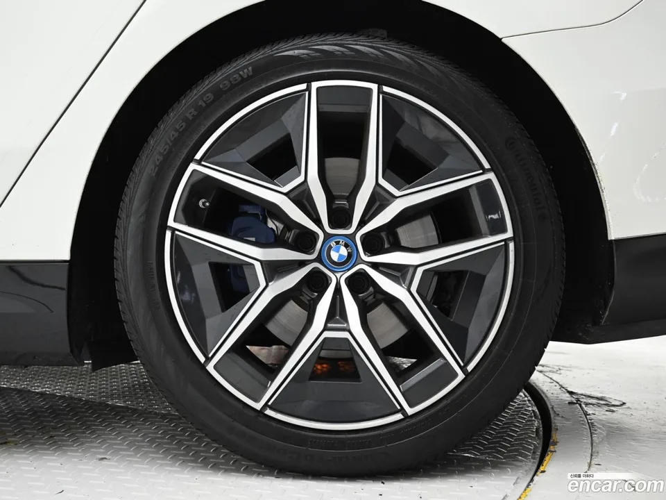 BMW i5 eDrive 40 M 2024 — миниатюра 5