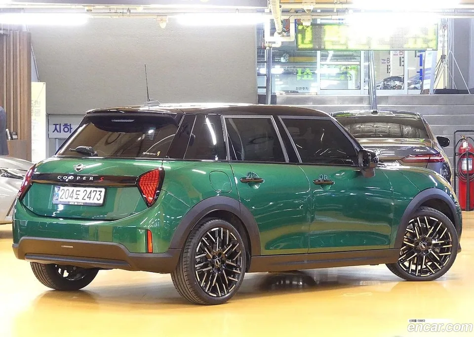 MINI Cooper S 5 2025 — миниатюра 2