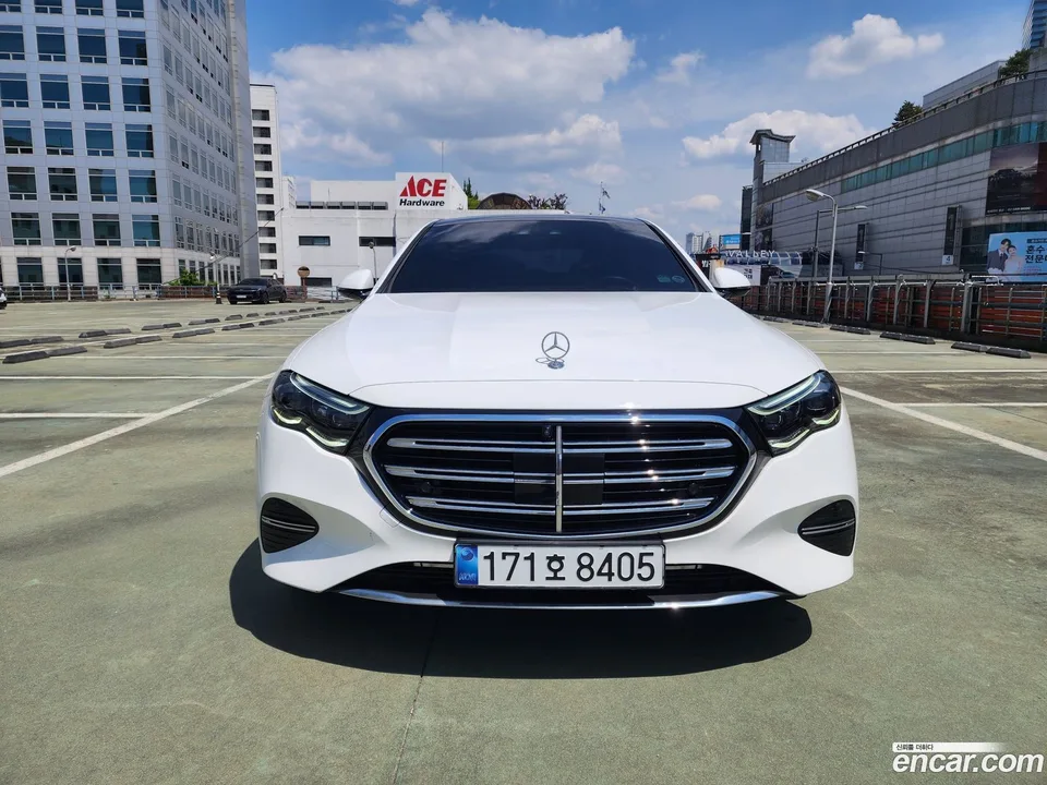 Mercedes-Benz E-Class E300 4MATIC 2024 — миниатюра 3
