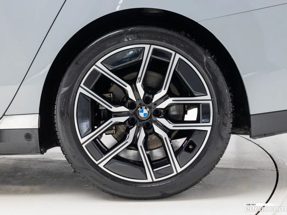 BMW 7 Series 740d xDrive M 2024 — миниатюра 5