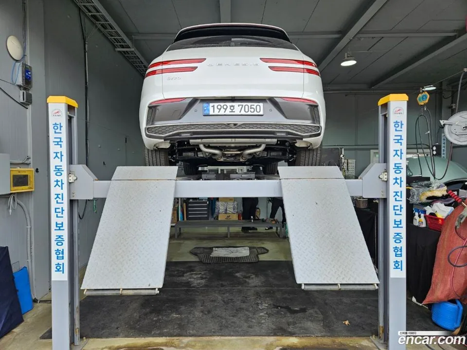 Genesis GV70 2.5T 2WD 2025 — миниатюра 2