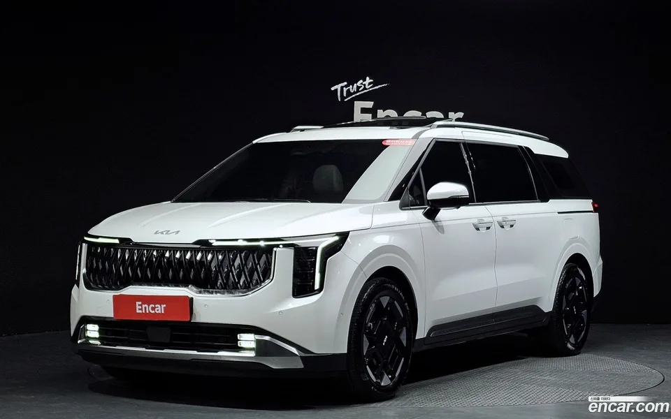 Kia Carnival HEV 7 2024 — фото 1, купить с доставкой в Москву