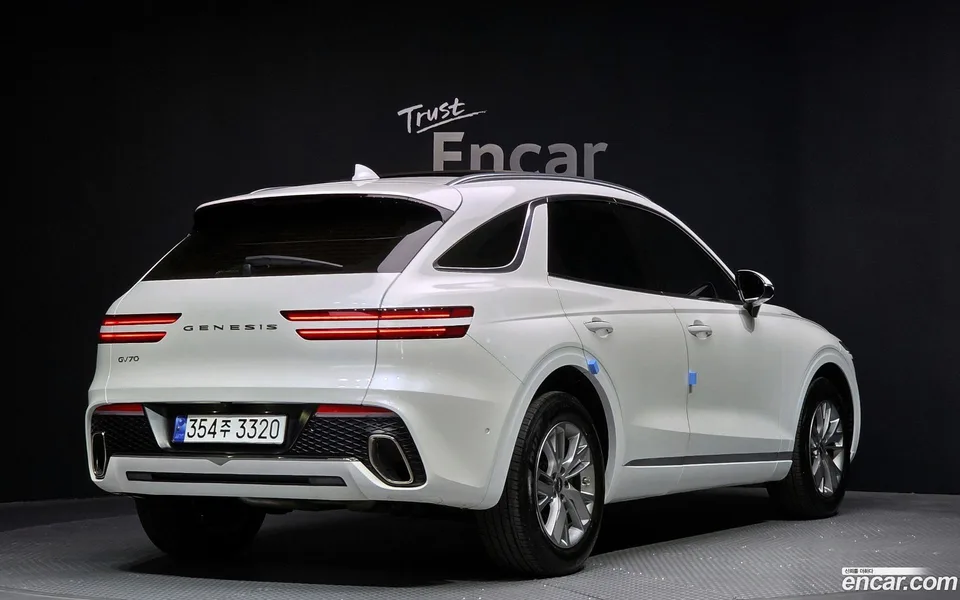 Genesis GV70 2.5T 2WD 2023 — миниатюра 2