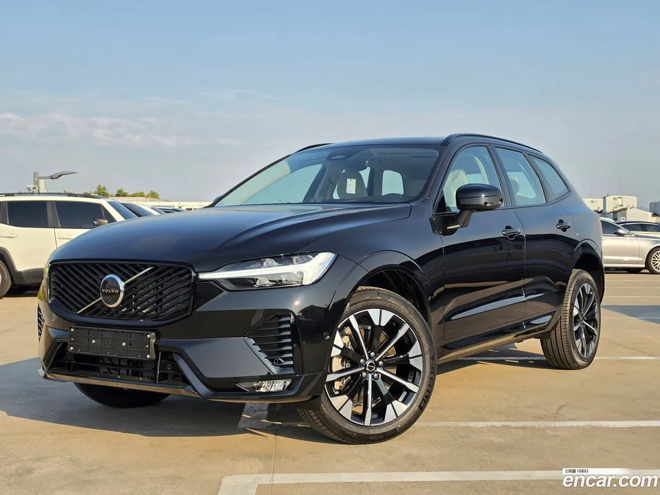 Volvo XC60 B5 2026 — фото 1, купить с доставкой в Москву