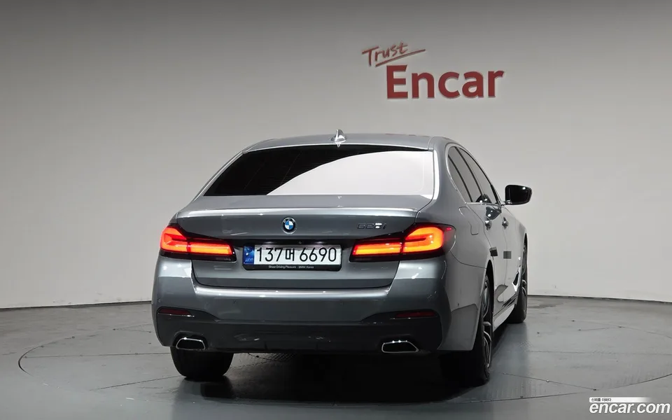 BMW 5 Series 520i M 2023 — миниатюра 4