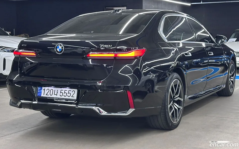 BMW 7 Series 740i xDrive M 2023 — миниатюра 2
